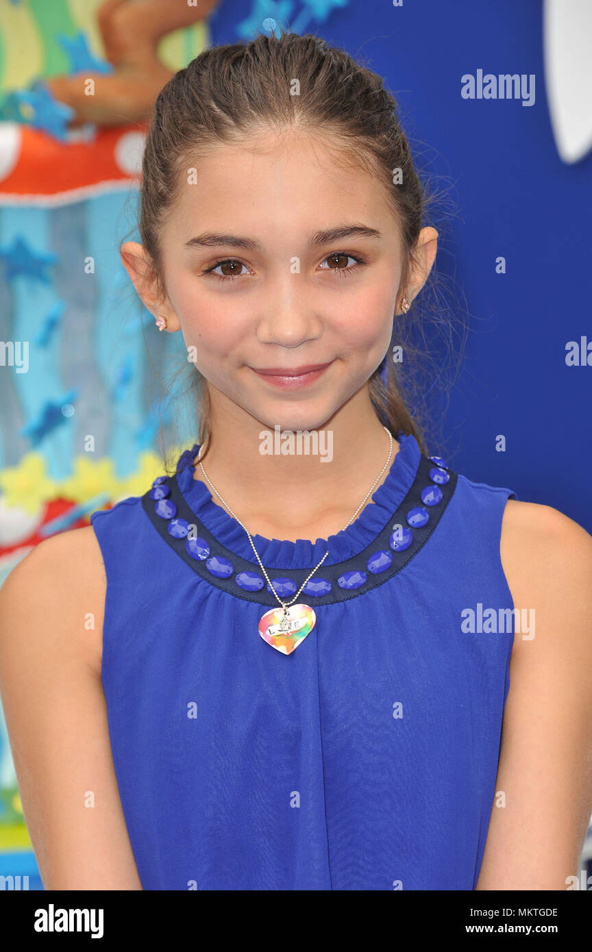 Rowan Blanchard à les Schtroumpfs 2 Premiere au Westwood Village Theatre de Los Angeles.Rowan Blanchard 171 Red Carpet Event, Vertical, USA, Cinéma, Célébrités, photographie, Bestof, Arts, Culture et divertissement, Célébrités Topix fashion / Vertical, Best of, événement dans la vie d'Hollywood, Californie - Tapis rouge et en backstage, USA, Cinéma, Célébrités, cinéma, télévision, Célébrités célébrités musique, photographie, Arts et culture, Bestof, divertissement, Topix headshot, vertical, une personne, à partir de l'an , 2013, enquête tsuni@Gamma-USA.com Banque D'Images