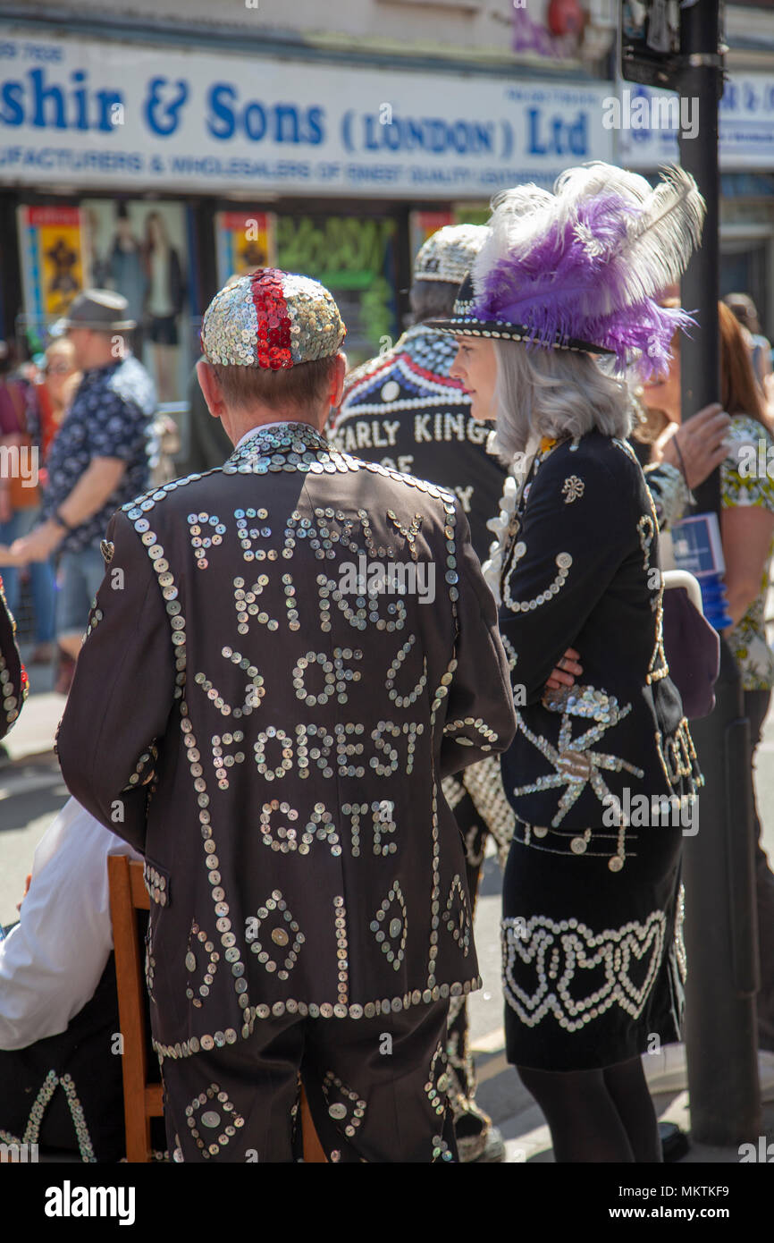 Pearly Kings and Queens de recueillir de l'argent sur Brick Lane à Shoreditch, London UK Banque D'Images