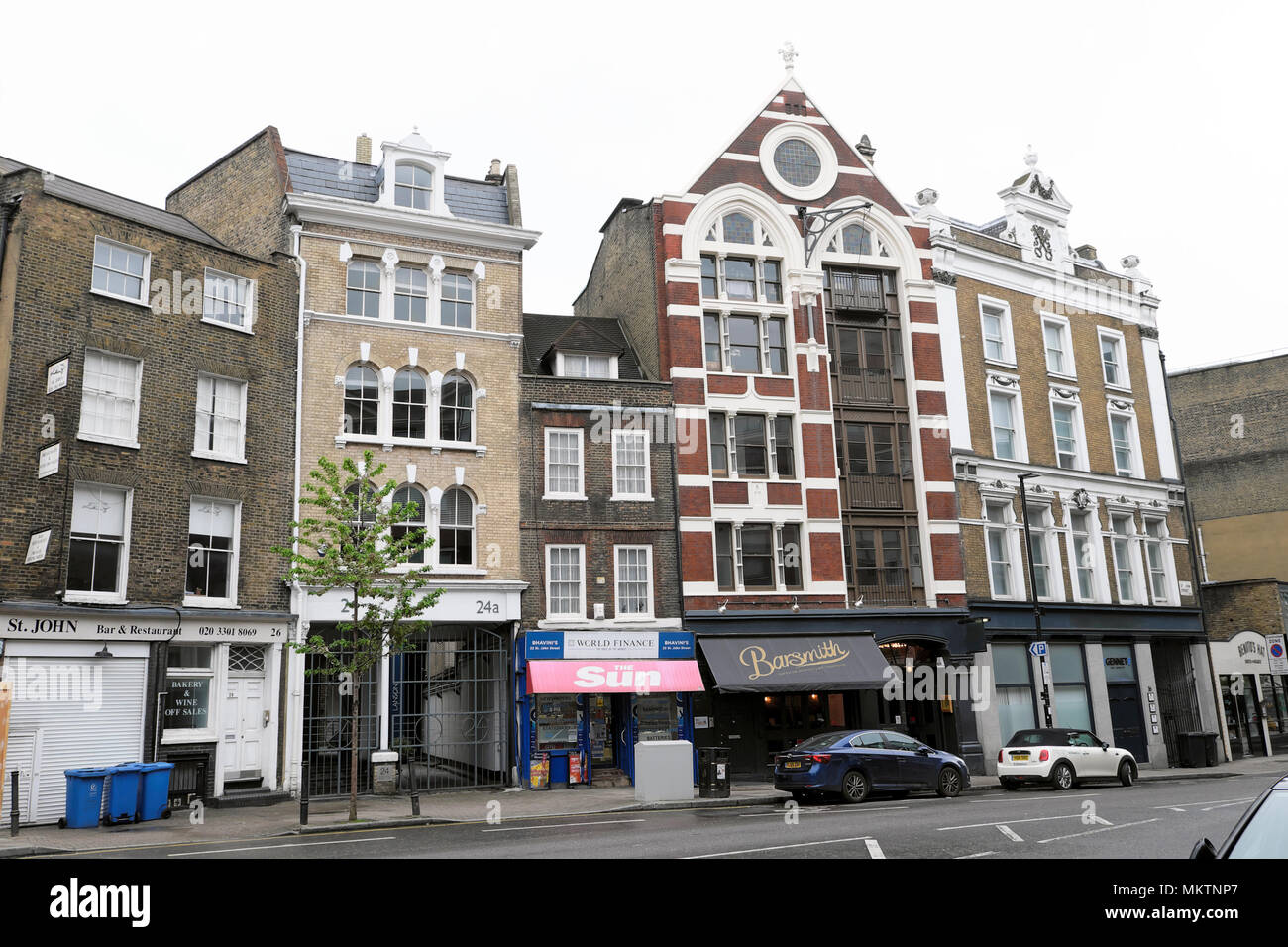 St John Street View de bâtiments sur la rue à Clerkenwell Londres EC1 UK KATHY DEWITT Banque D'Images