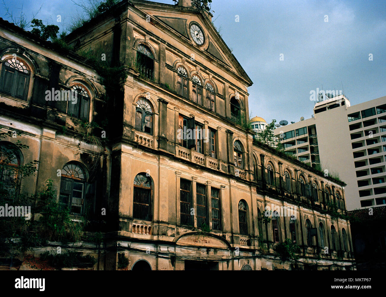 Thai Histoire - l'ancien bâtiment des Douanes à Bangkok en Thaïlande en Asie du Sud-Est Extrême-Orient. Délabrement de l'architecture coloniale historique billet Banque D'Images