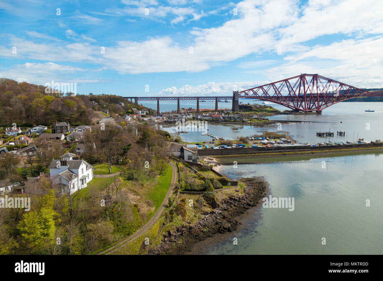 North Queensferry vu depuis le pont de Forth Road, Fife Ecosse Banque D'Images