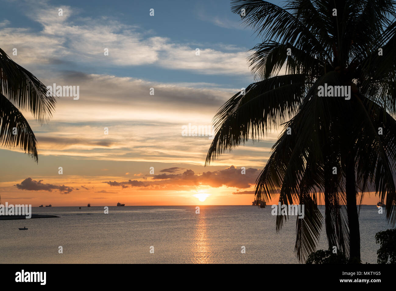 Coucher du soleil sur la plage sur l'île Maurice Banque D'Images