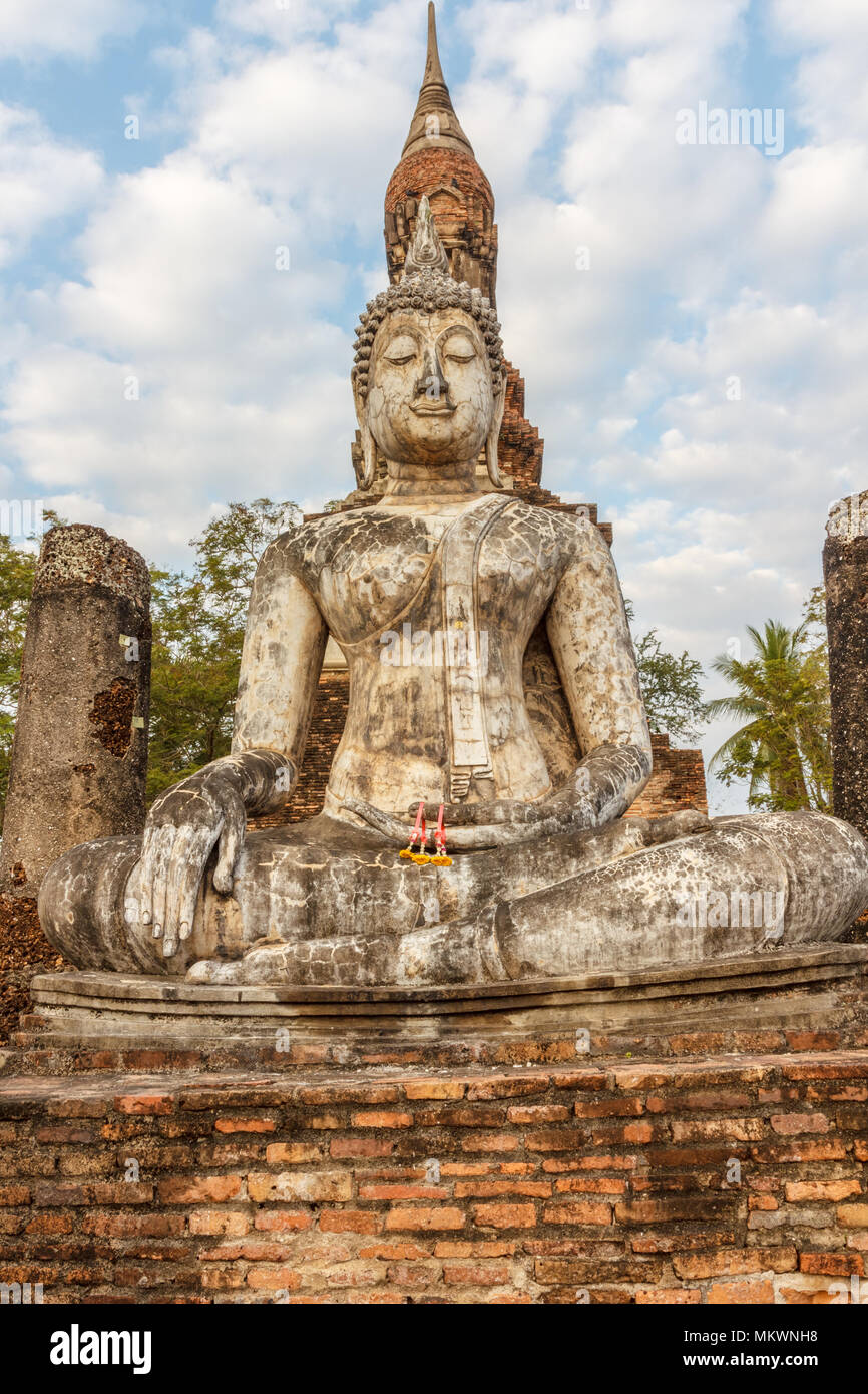 Statue de Bouddha, Wat Mahathat, Parc historique de Sukhothai, Thaïlande Banque D'Images