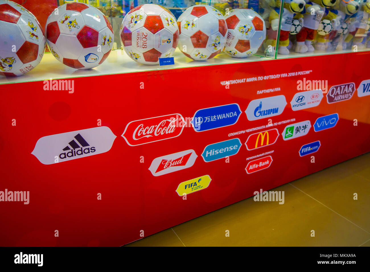 La Russie, Moscou, novembre 2017 : le ballon officiel de la Coupe du Monde 2018 Adidas Telstar, qui se tiendra à l'été en Russie. Banque D'Images