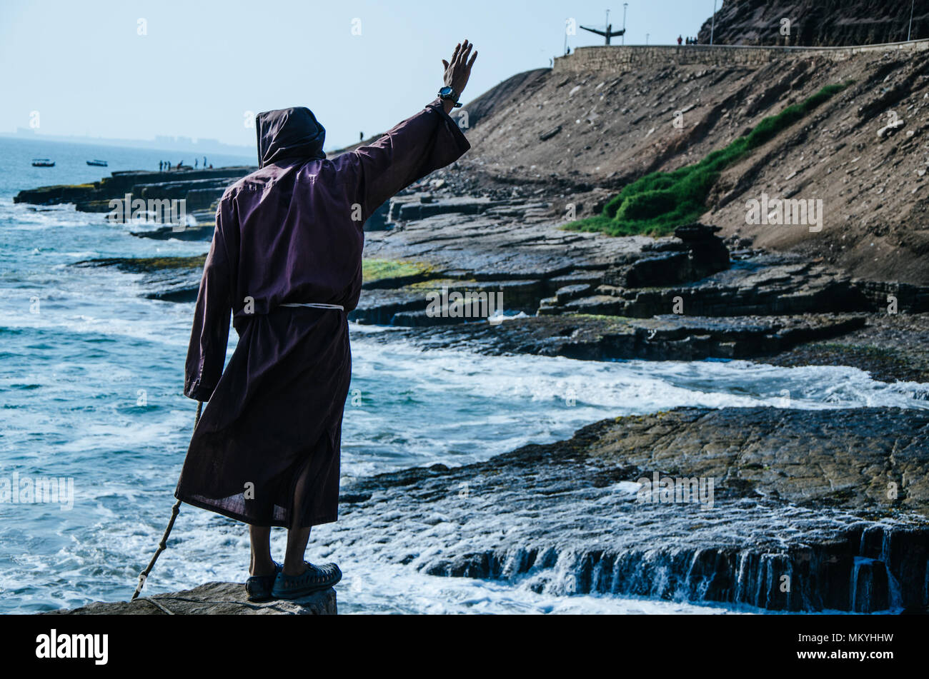 Le saut de falaise, frère d'une belle vue avec un intéressant retour-story Banque D'Images