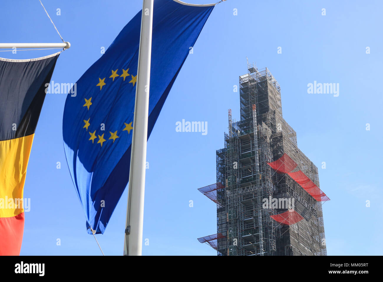 London UK. Le 9 mai 2018. Drapeaux des États membres de l'Union européenne sont en place du Parlement pour célébrer la Journée de l'Europe Crédit : amer ghazzal/Alamy Live News Banque D'Images