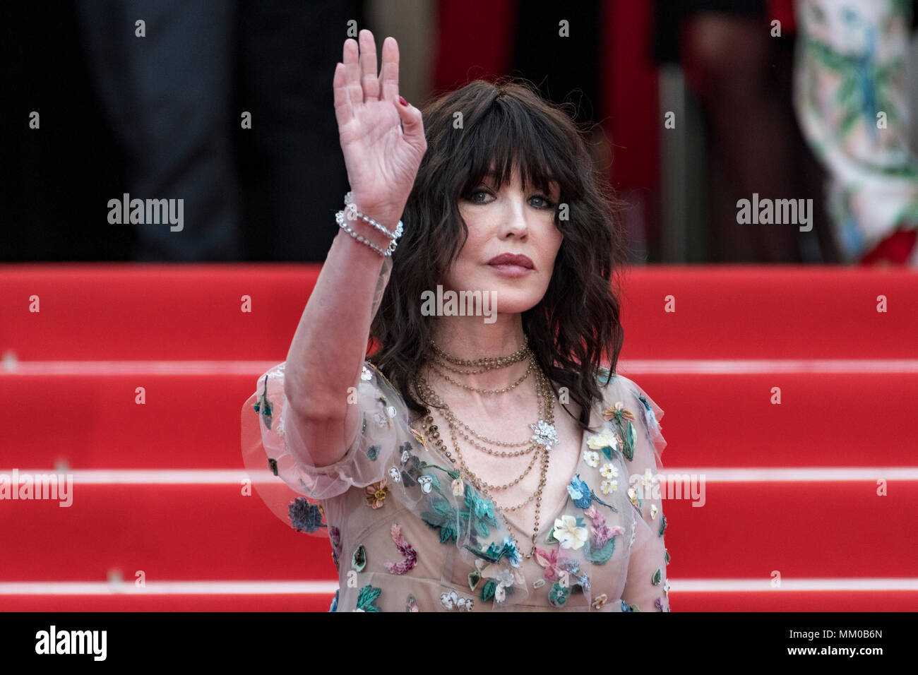 CANNES, FRANCE - MAY 08 : Isabelle Adjani assiste à la projection de "tout le monde sait (Todos Lo Saben)' et le gala d'ouverture lors de la 71e assemblée annuelle du Festival du Film de Cannes au Palais des Festivals le 8 mai 2018 à Cannes, France Crédit : BTWImages/Alamy Live News Banque D'Images