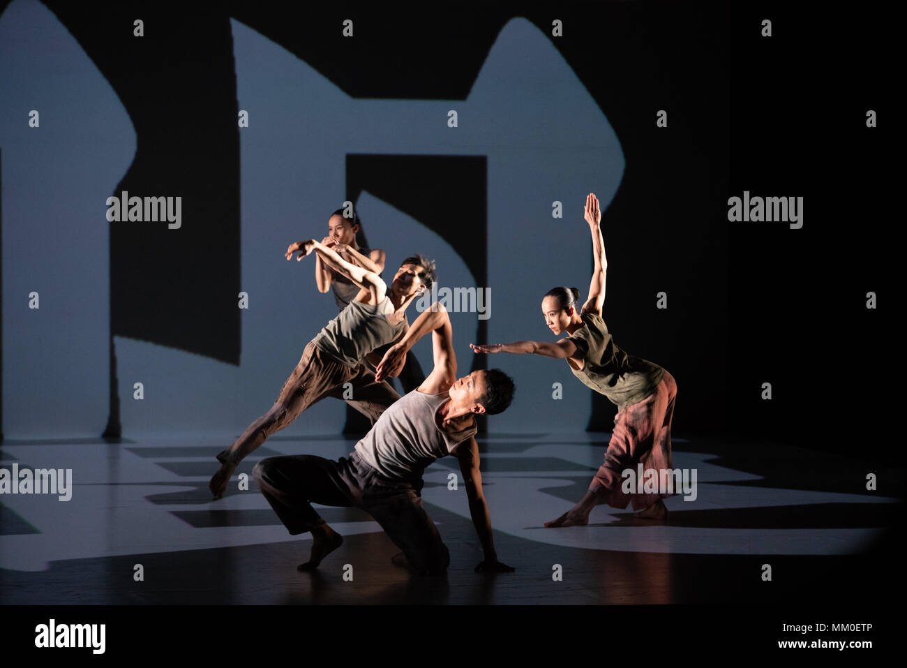 Londres, UK - 9 mai 2018 - Cloud Dance Theatre de Taiwan présent Formosa au Sadler's Wells© photo Credit : Danilo Danilo Moroni Moroni/Alamy Live News Banque D'Images