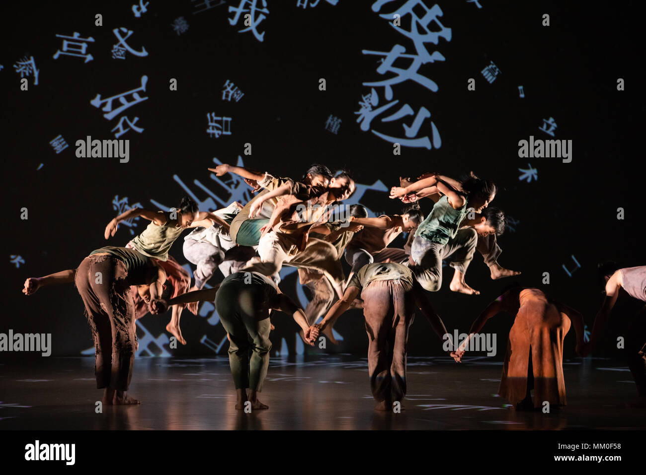 Londres, UK - 9 mai 2018 - Cloud Dance Theatre de Taiwan présent Formosa au Sadler's Wells© photo Credit : Danilo Danilo Moroni Moroni/Alamy Live News Banque D'Images