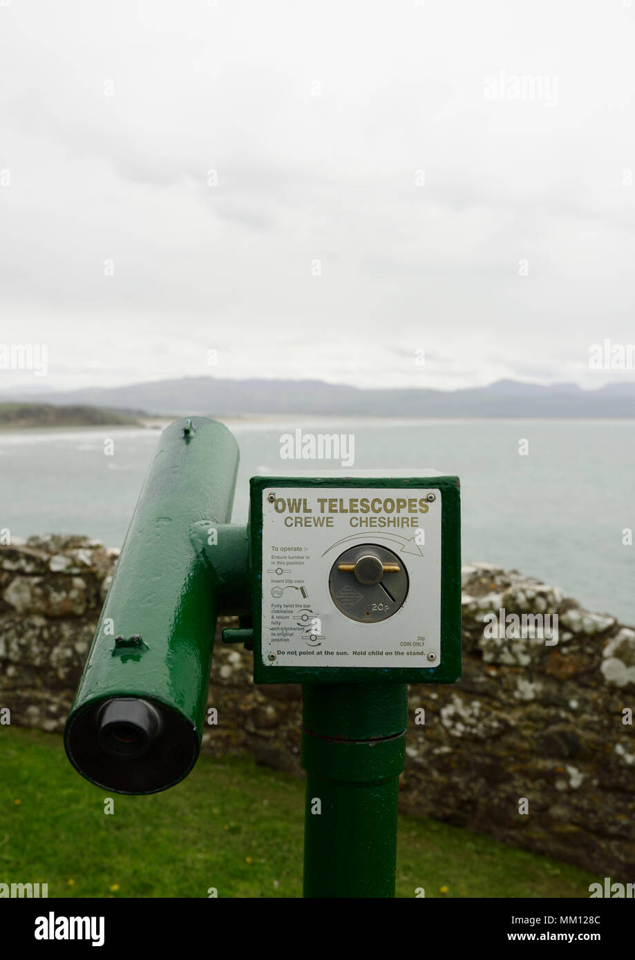 Pivot côté télescope touristique donnant sur la côte nord du Pays de Galles Banque D'Images