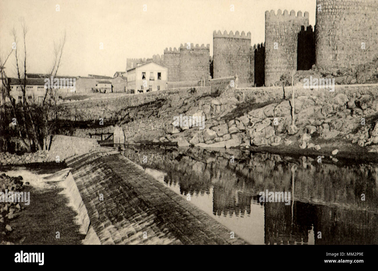 La rivière Adaja. Ávila. 1910 Banque D'Images