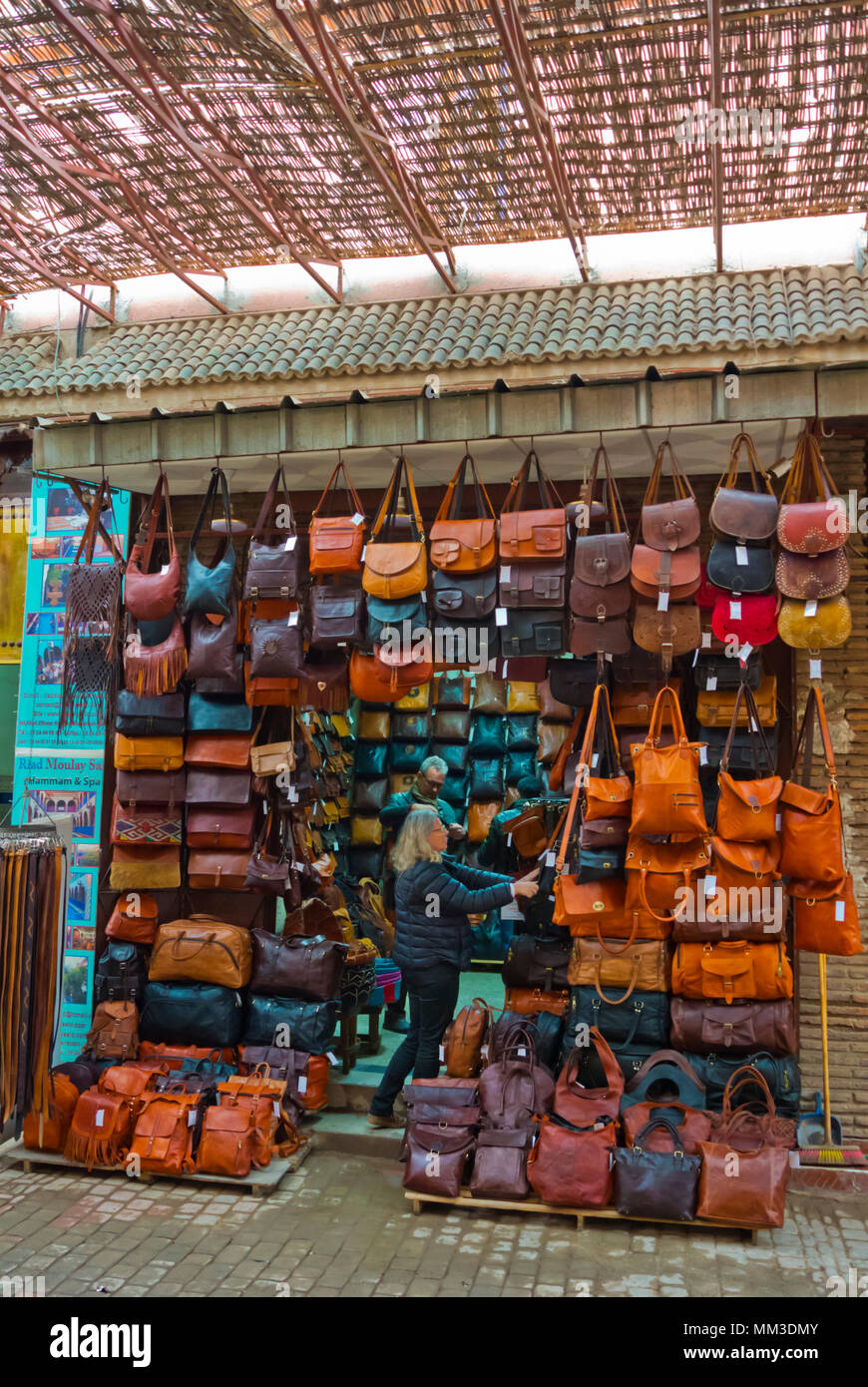Boutique sac, rue Riad Zitoun el Kdim, Medina, Marrakech, Maroc, Afrique du  Nord Photo Stock - Alamy