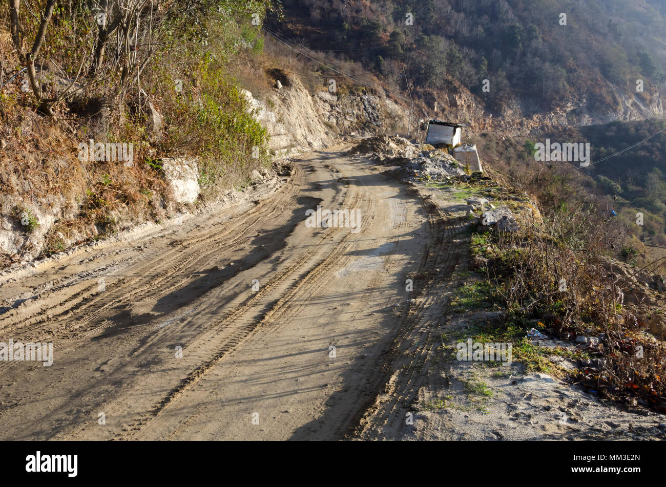 Chemin de terre, Wangdue Phodrang Trongsa - l'Autoroute, Près de l'on, le Bhoutan Banque D'Images