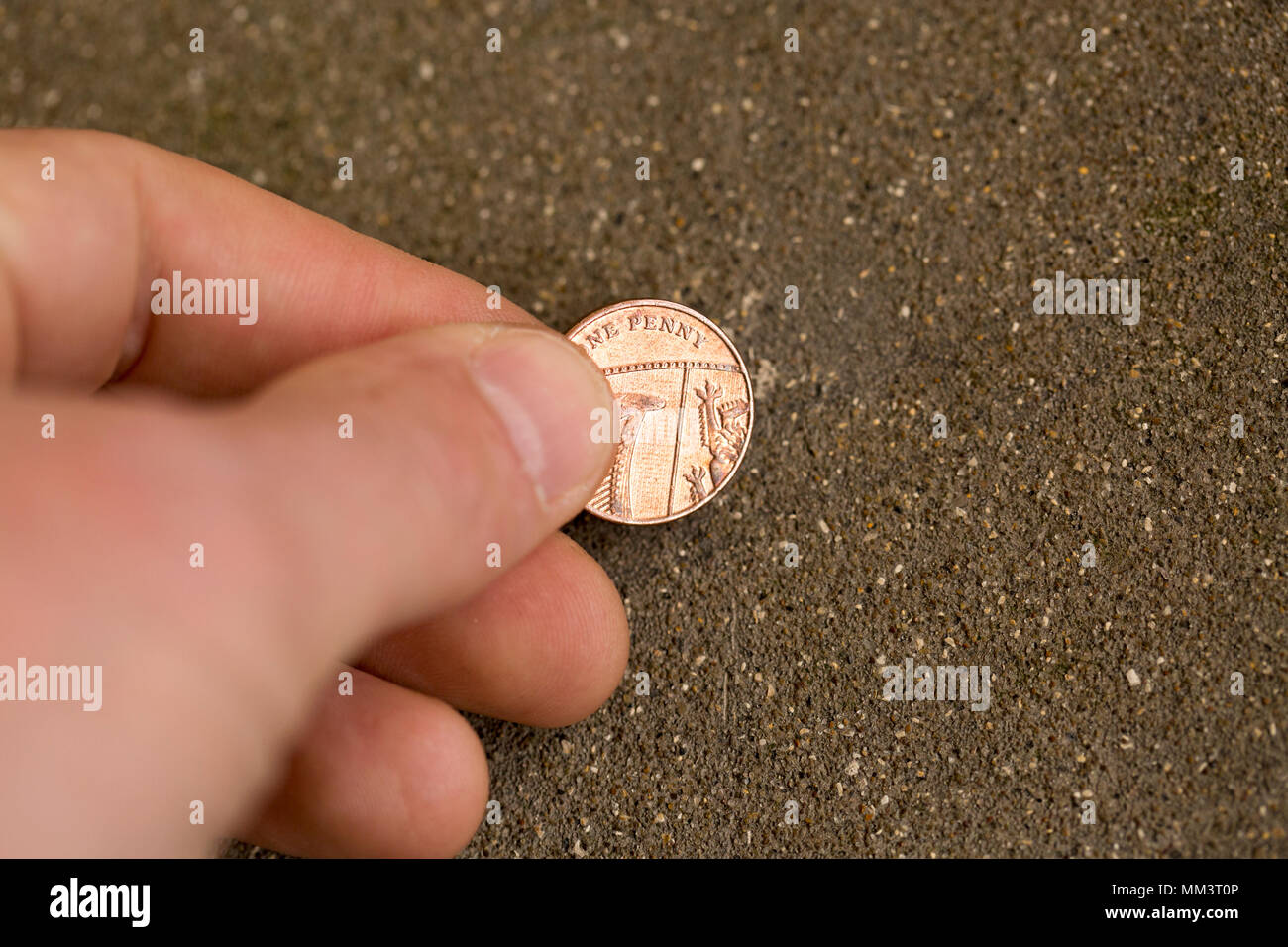 Rêver De Ramasser Des Pièces De Monnaie Trouver de l'argent sur le plancher Banque de photographies et d'images à  haute résolution - Alamy