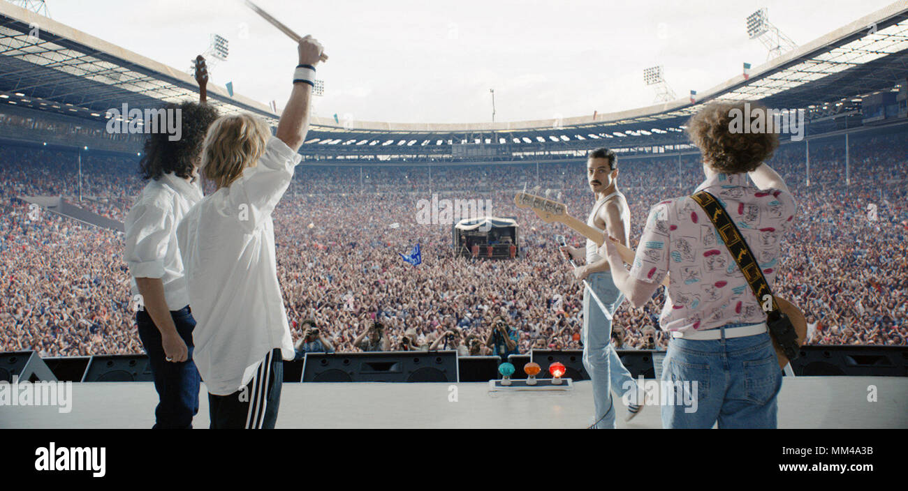 Bohemian Rhapsody est un film biographique écrit par Anthony McCarten. Il se concentre sur une période de 15 ans à partir de la formation de Queen et de Freddie Mercury chanteur jusqu'à leur performance au Live Aid en 1985, six ans avant la mort de mercure. Le film stars Rami Malek le mercure, avec Ben Hardy, Gwilym Lee, Joseph Mazzello, Allen Leech, et Lucy Boynton dans des rôles de soutien. Cette photo est pour un usage éditorial uniquement et est l'auteur de la société film et/ou le photographe attribué par le film ou la société de production et ne peut être reproduite que par des publications en collaboration w Banque D'Images