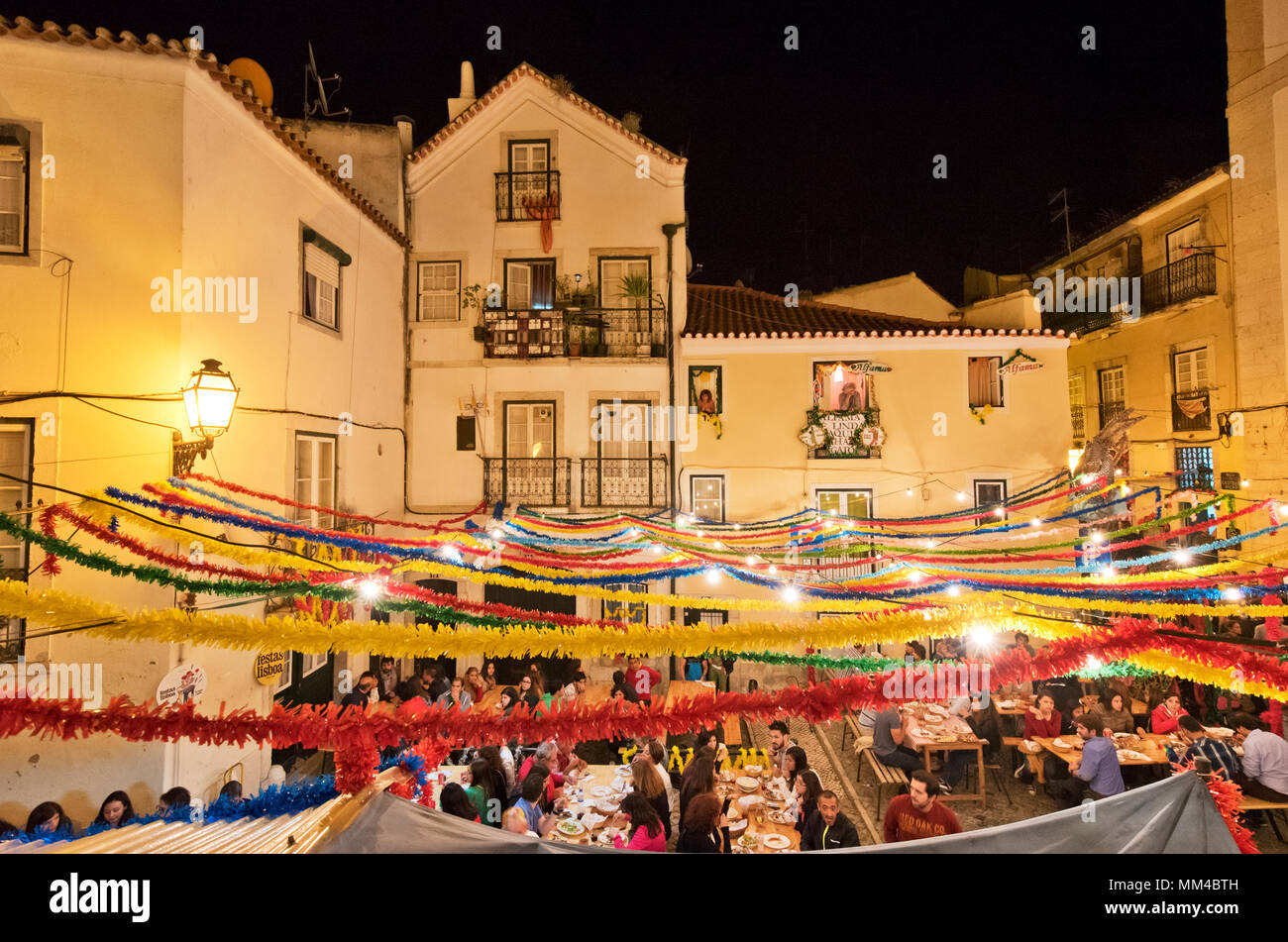 Les festivités populaires Santo António dans Alfama au Largo do Salvador. Lisbonne, Portugal Banque D'Images