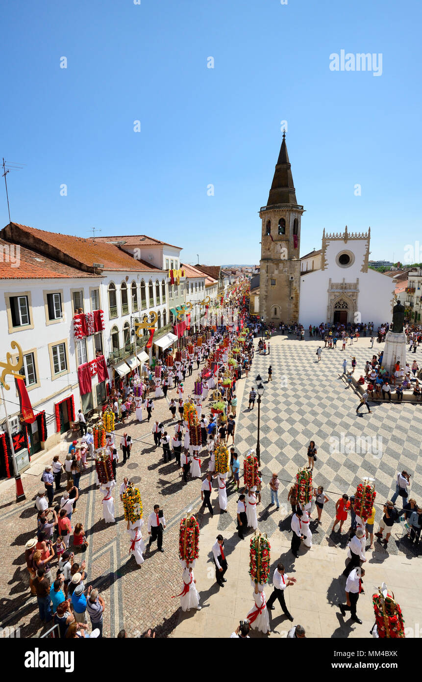 La Festa Dos Tabuleiros (Festival des bacs) à Tomar. Ce festival est la plus importante célébrée dans la ville, Tomar, Portugal Banque D'Images