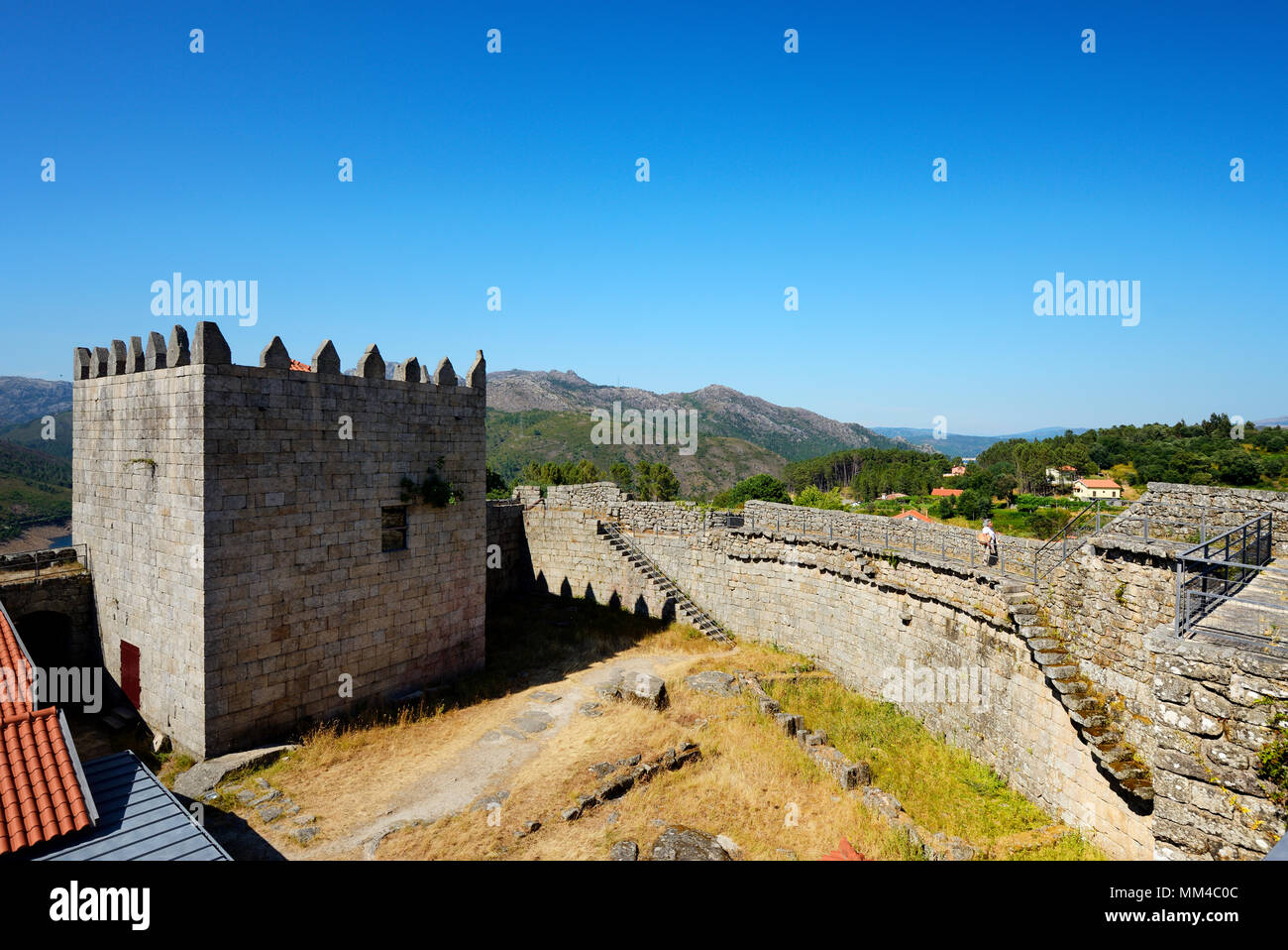 Le 13e siècle vieux château de Lindoso. Le parc national de Peneda Gerês, Portugal Banque D'Images