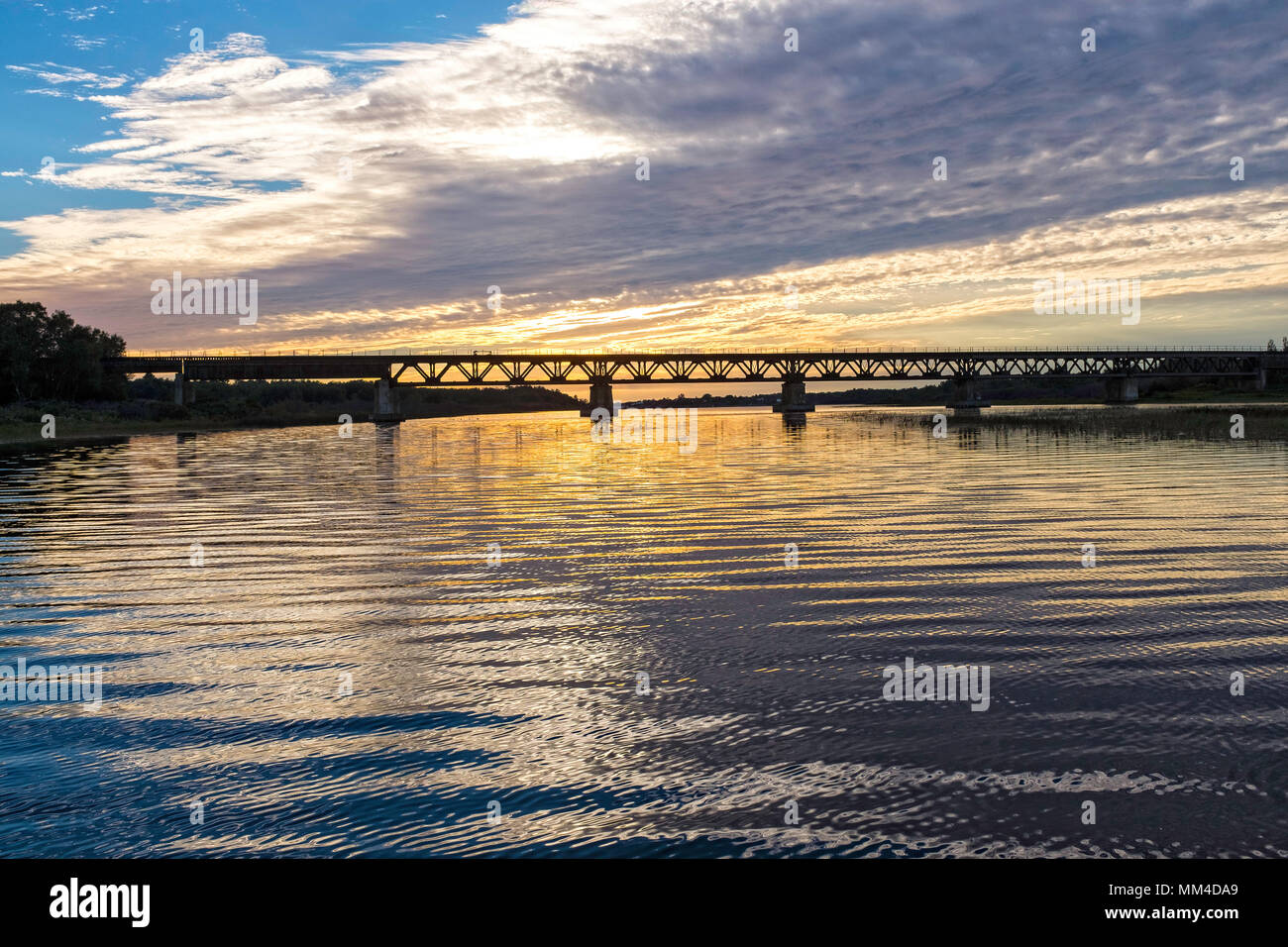 Le Canadien Pacifique train trestle sur Byng Inlet, en Ontario, au coucher du soleil Banque D'Images