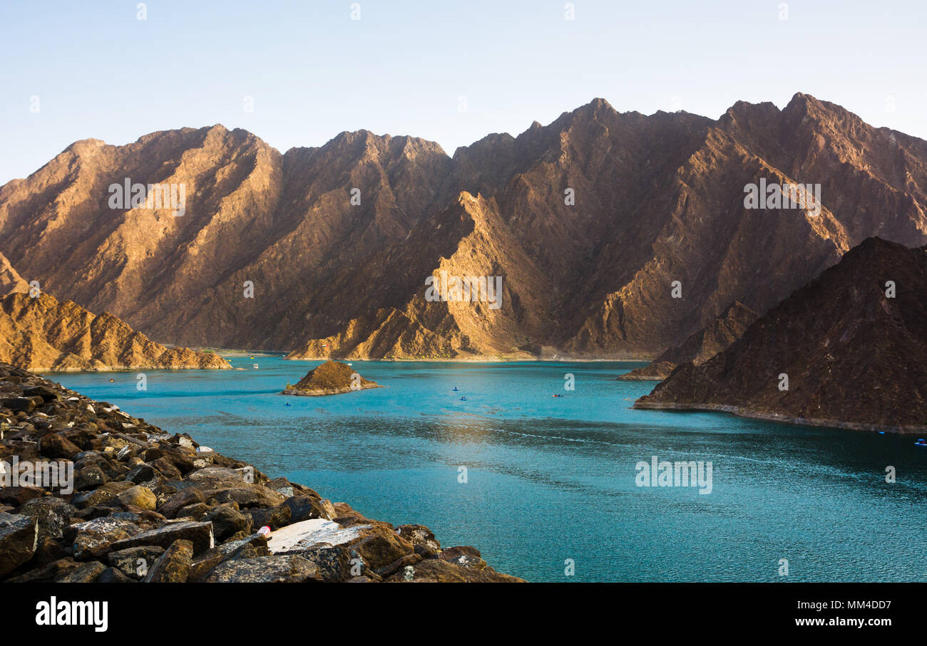 Le lac de barrage de Hatta dans l'est de Dubaï, Émirats Arabes Unis Banque D'Images