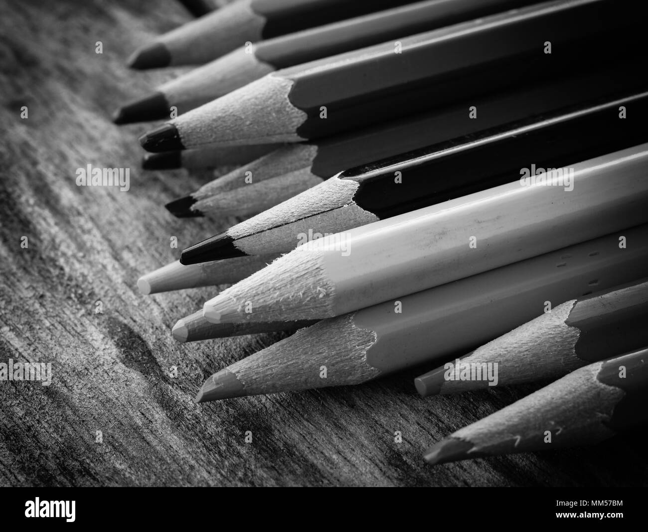 Encadrement Crayons Page De Garde Noir Et Blanc Dessin aux crayons de couleur Banque d'images noir et blanc - Alamy