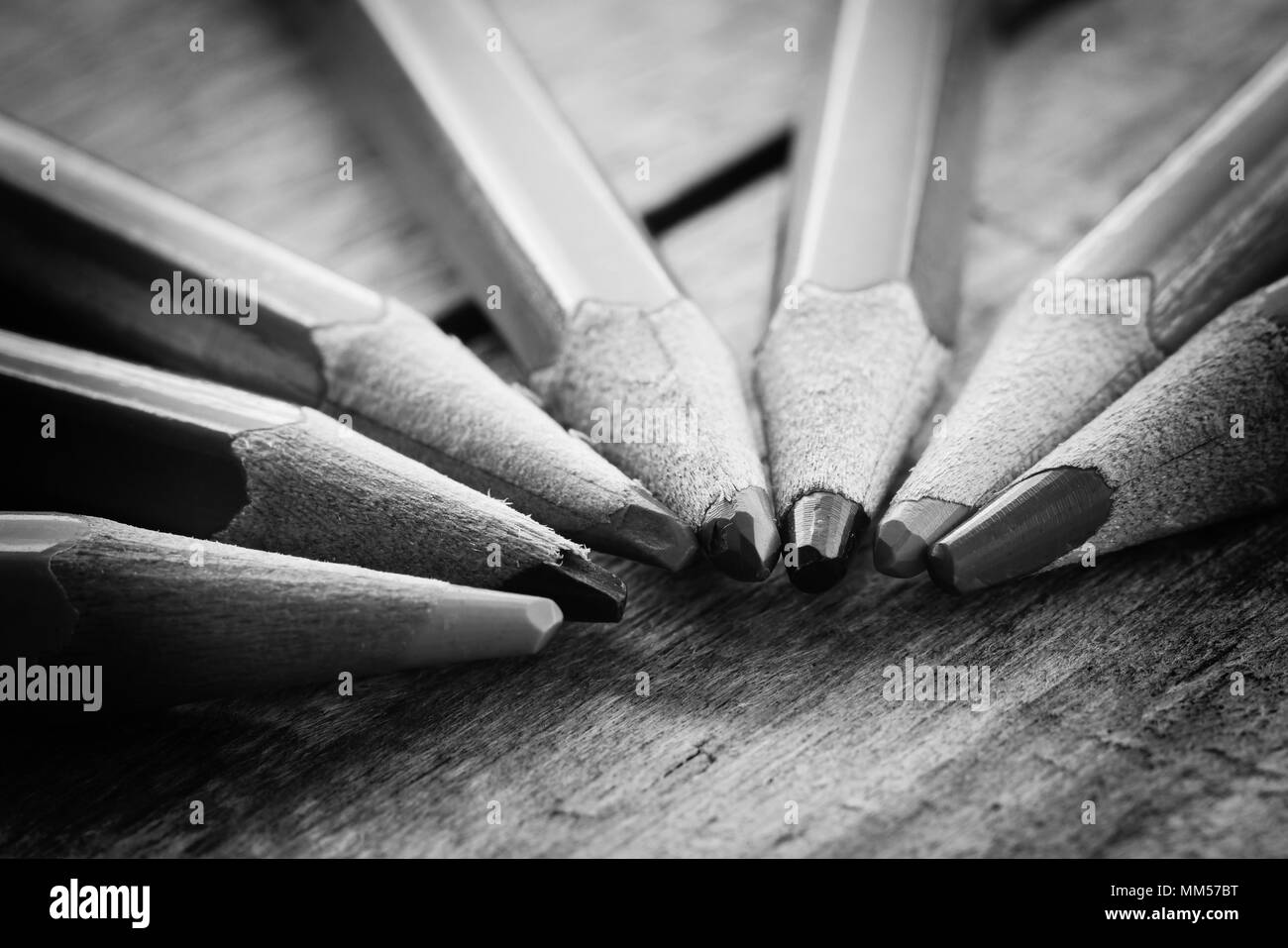 Encadrement Crayons Page De Garde Noir Et Blanc Dessin aux crayons de couleur Banque d'images noir et blanc - Alamy
