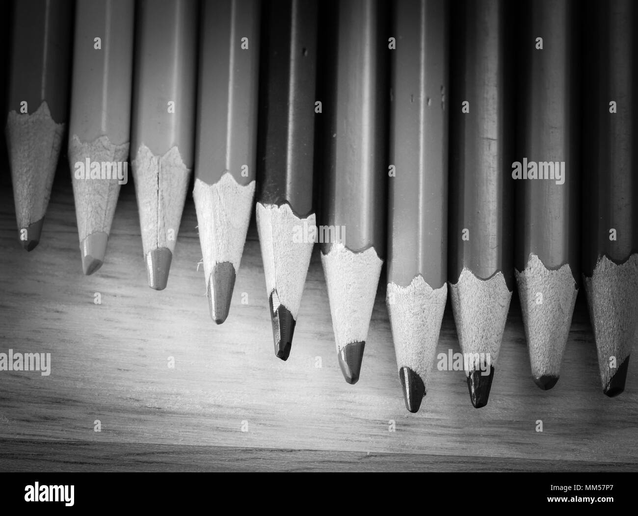 Encadrement Crayons Page De Garde Noir Et Blanc Dessin aux crayons de couleur Banque d'images noir et blanc - Alamy