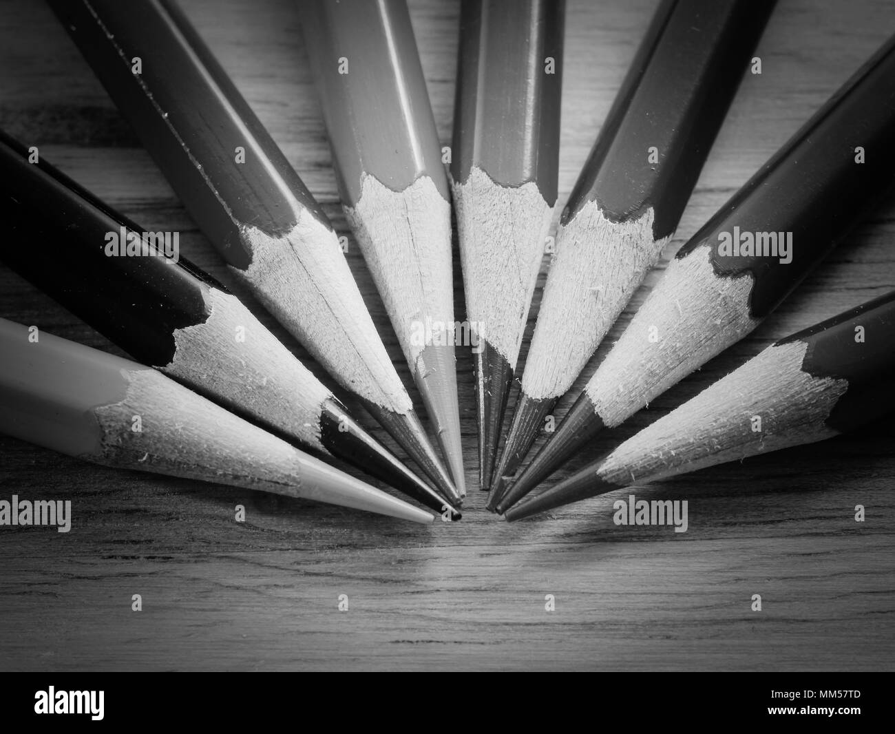 Encadrement Crayons Page De Garde Noir Et Blanc Dessin aux crayons de couleur Banque d'images noir et blanc - Alamy