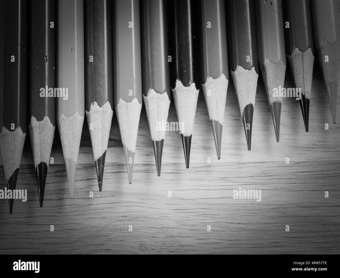 Encadrement Crayons Page De Garde Noir Et Blanc Dessin aux crayons de couleur Banque d'images noir et blanc - Alamy