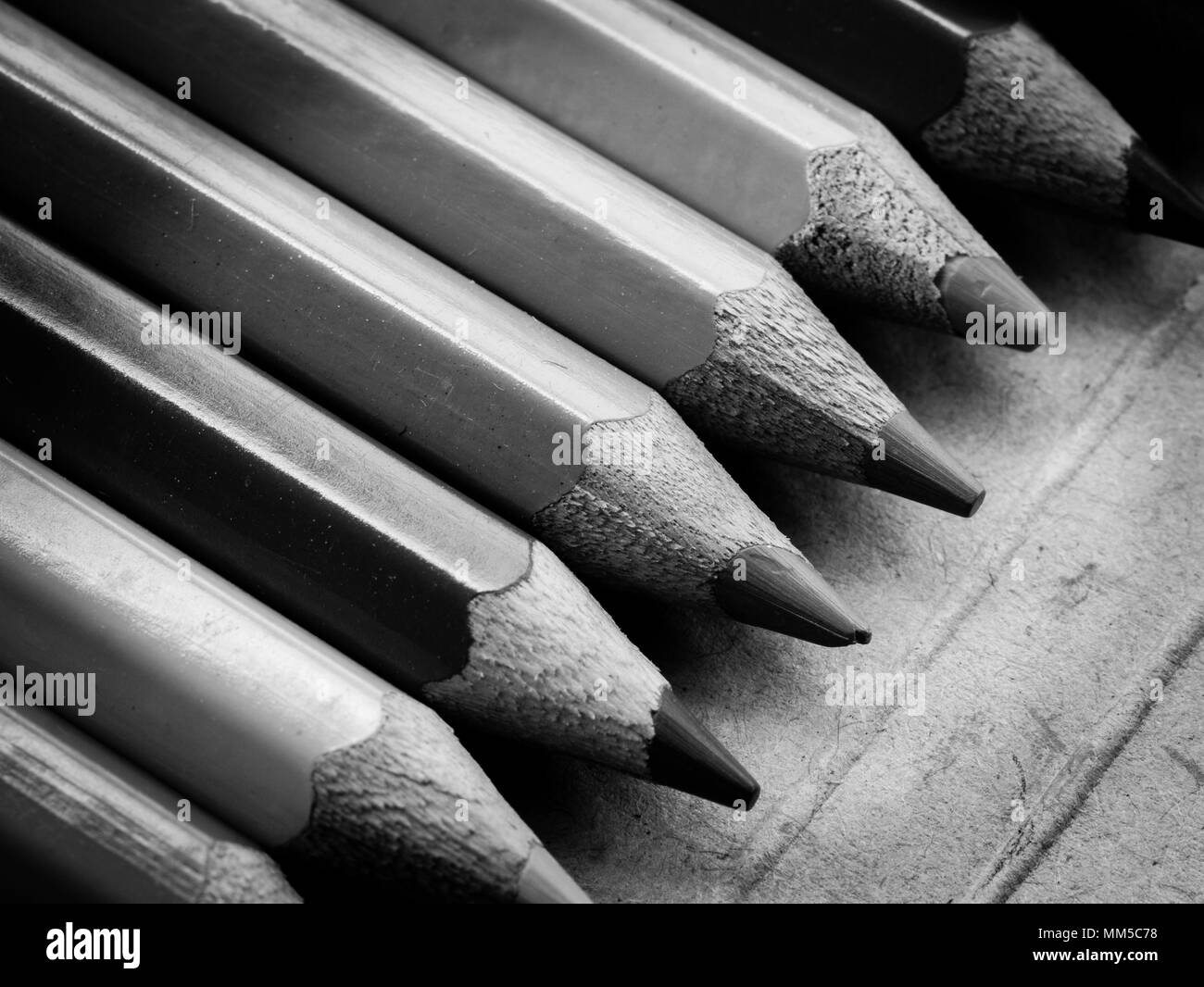 Encadrement Crayons Page De Garde Noir Et Blanc Dessin aux crayons de couleur Banque d'images noir et blanc - Alamy