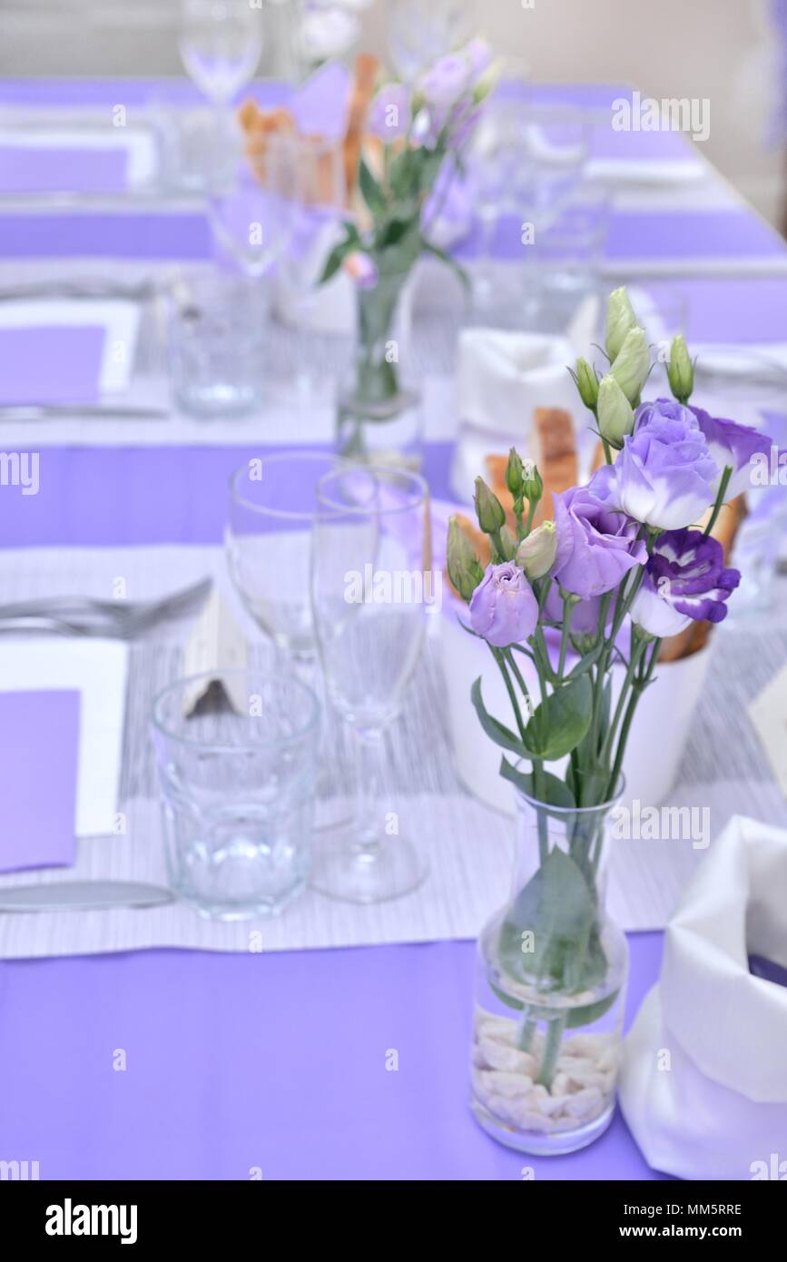 Liliac set table blanc Banque D'Images