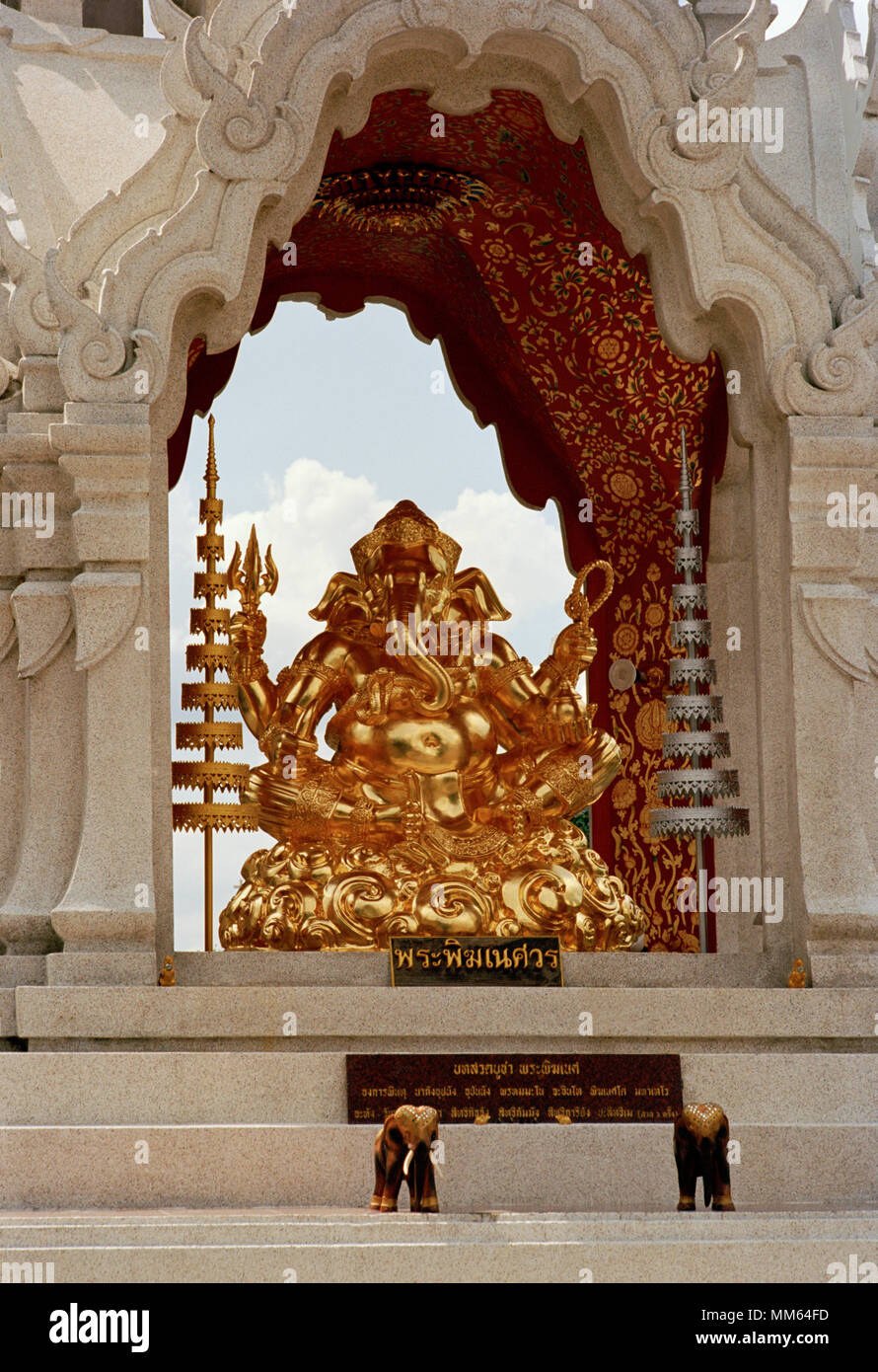 Statue Ganesh divinité éléphant hindou à Central World de Bangkok en Thaïlande en Asie du Sud-Est Extrême-Orient. Religion religieux Wanderlust Travel Banque D'Images