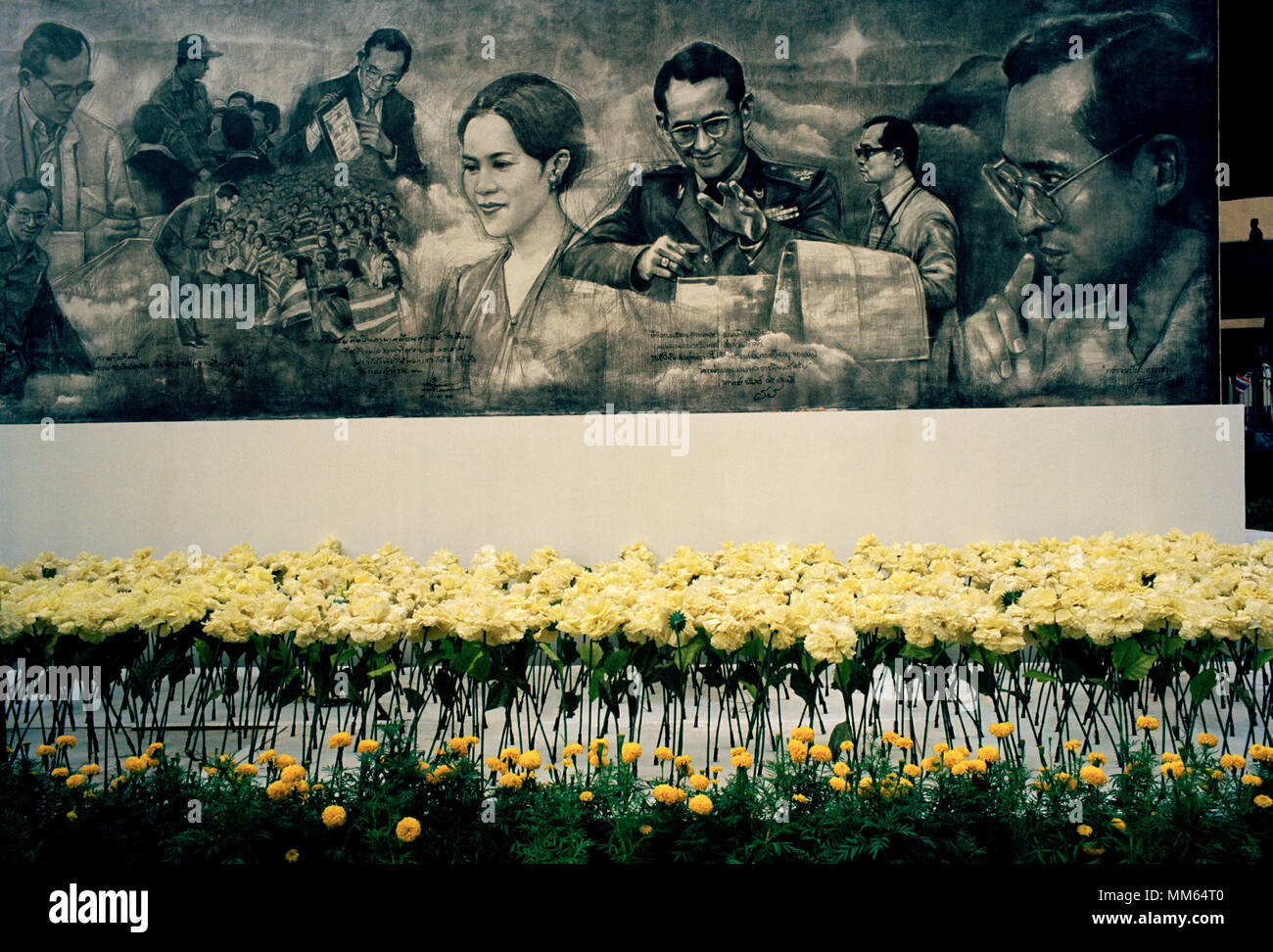 Mémorial de la rue Temple de la vie de la mort le roi Bhumibol Adulyadej thaïlandais à Bangkok en Thaïlande en Asie du Sud-Est Extrême-Orient. Billet d Banque D'Images