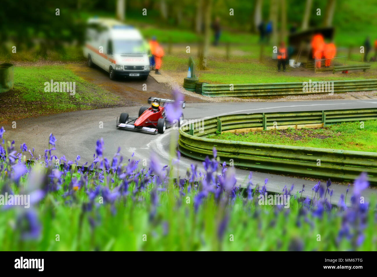 Prescott Hill, Gotherington, Cheltenham, Gloucestershire, Royaume-Uni. 29 avril 2018. En Photo : les concurrents s'attaquer à Prescott Hill. Un Tilt & Shift lens effi Banque D'Images