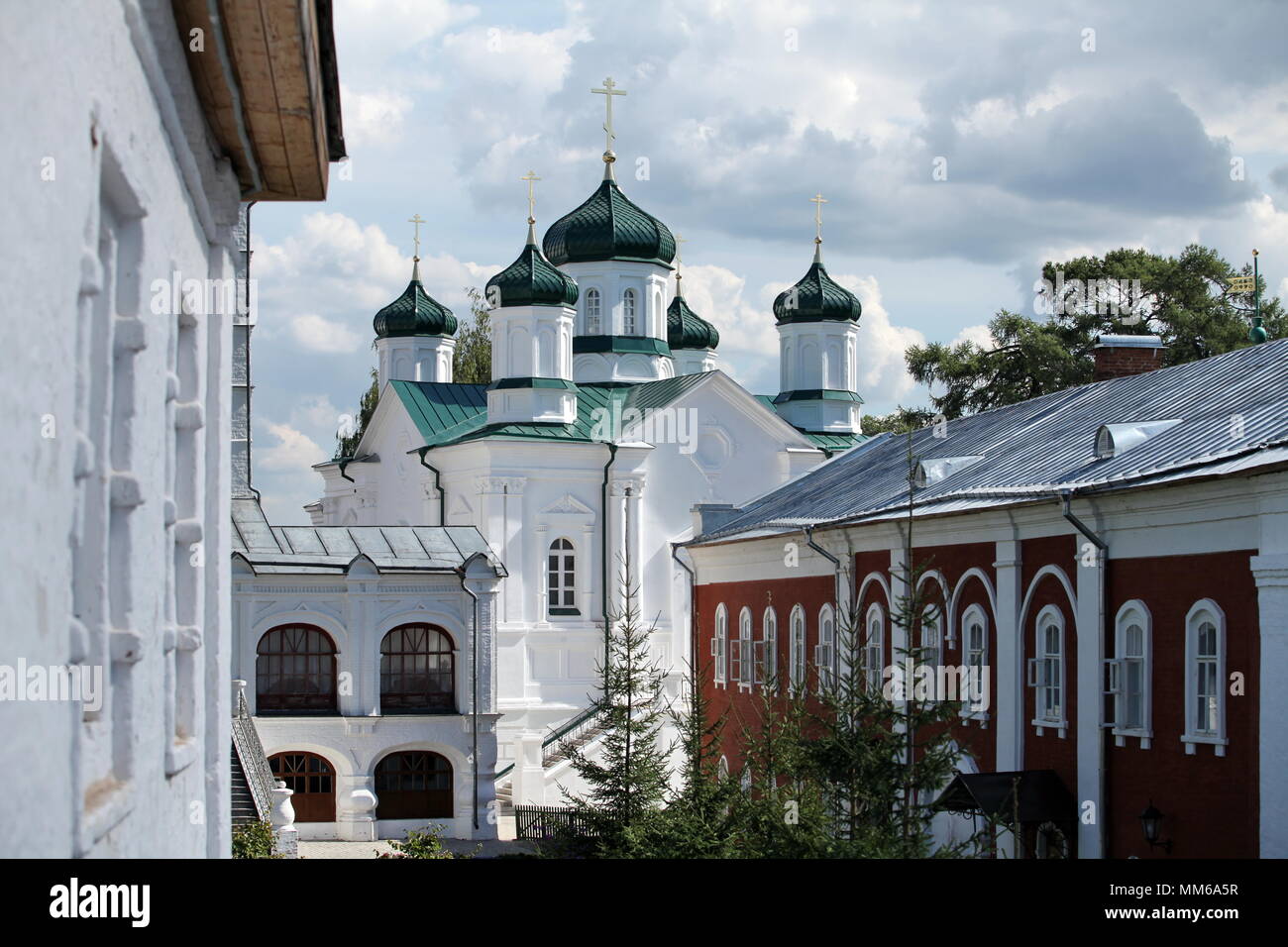 Vue sur le monastère Ipatiev au printemps en Russie Kostroma Banque D'Images