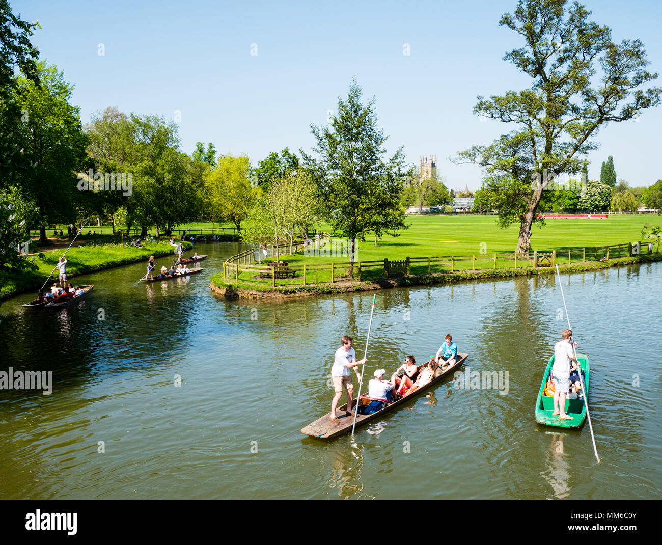 Barques, rivière Cherwell, Christchurch Meadow à pied, Christ Church, Oxford, England, UK, FR. Banque D'Images