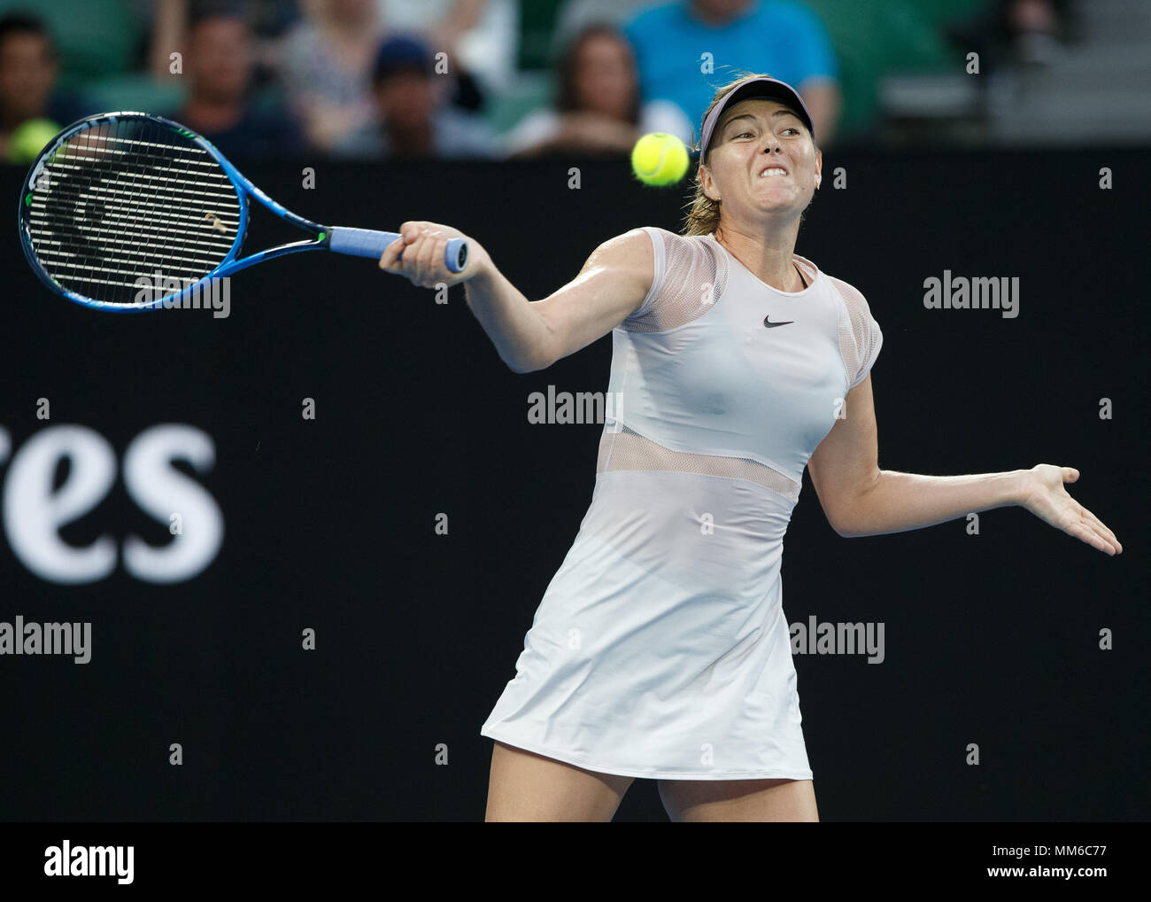 La joueuse de tennis russe Maria Sharapova jouant forehand tourné en Australie en 2018, le tournoi de tennis de Melbourne Park, Melbourne, Victoria, Australie Banque D'Images