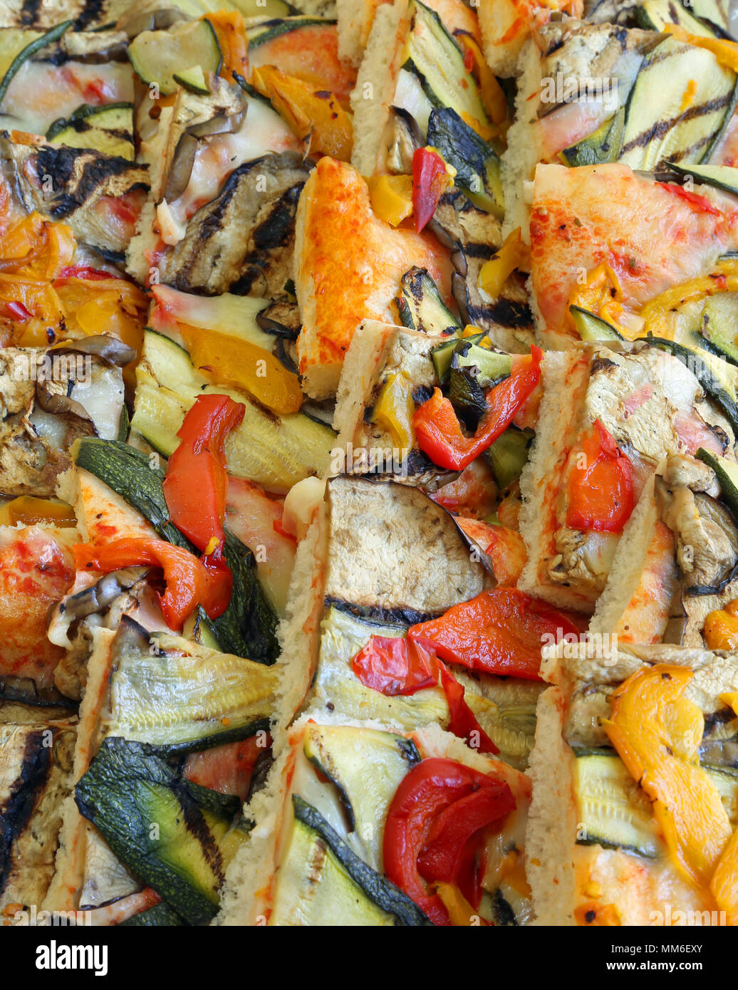 Arrière-plan de goût Pizza aux légumes tomate et mozzarella Banque D'Images