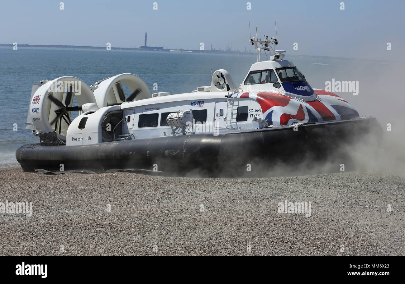 Aéroglisseur Griffon sur le Solent à Lee-on-Solent Banque D'Images