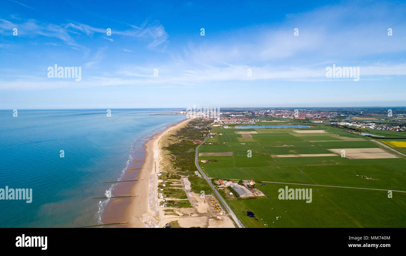 Vue aérienne de la ville et le port de Calais, France Banque D'Images