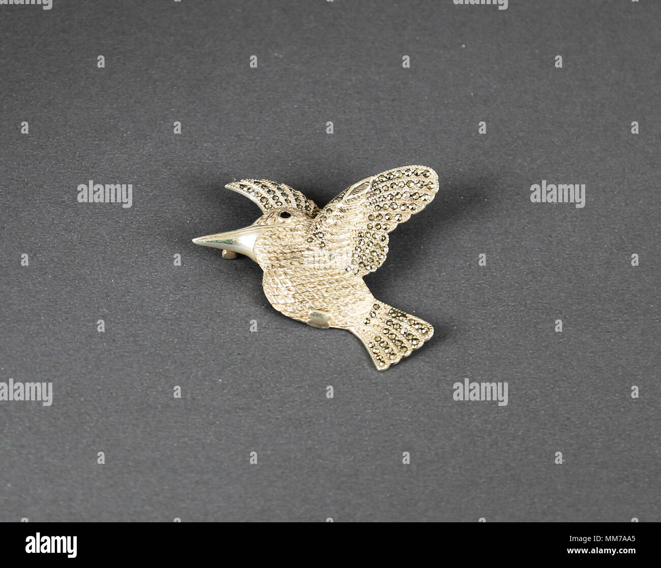 Broche oiseau en argent Banque D'Images