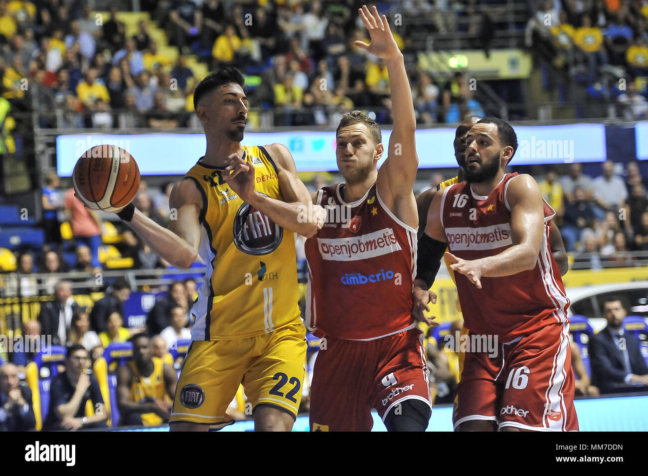 Turin, Italie. 9 mai, 2018. Valerio Mazzola (Fiat Auxilium Torino) au cours de la SERIE A PANIER CAMPIONATO 2017/18 match de basket-ball entre FIAT AUXILIUM TORINO VS OPENJOBMETIS PalaRuffini à Varèse, le 9 mai 2018 à Turin, Italie. Crédit : FABIO ANNEMASSE/Alamy Live News Banque D'Images