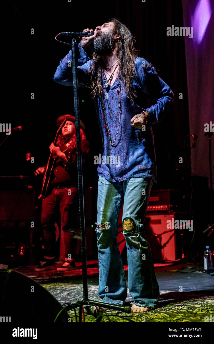 Las Vegas, NV, USA. 8 mai, 2018. ***Couverture maison*** Chris Robinson et à vol d'oiseau au Brooklyn Bowl à Las Vegas, NV, le 8 mai 2018. Pib : Crédit Photos/media/Alamy Punch Live News Banque D'Images