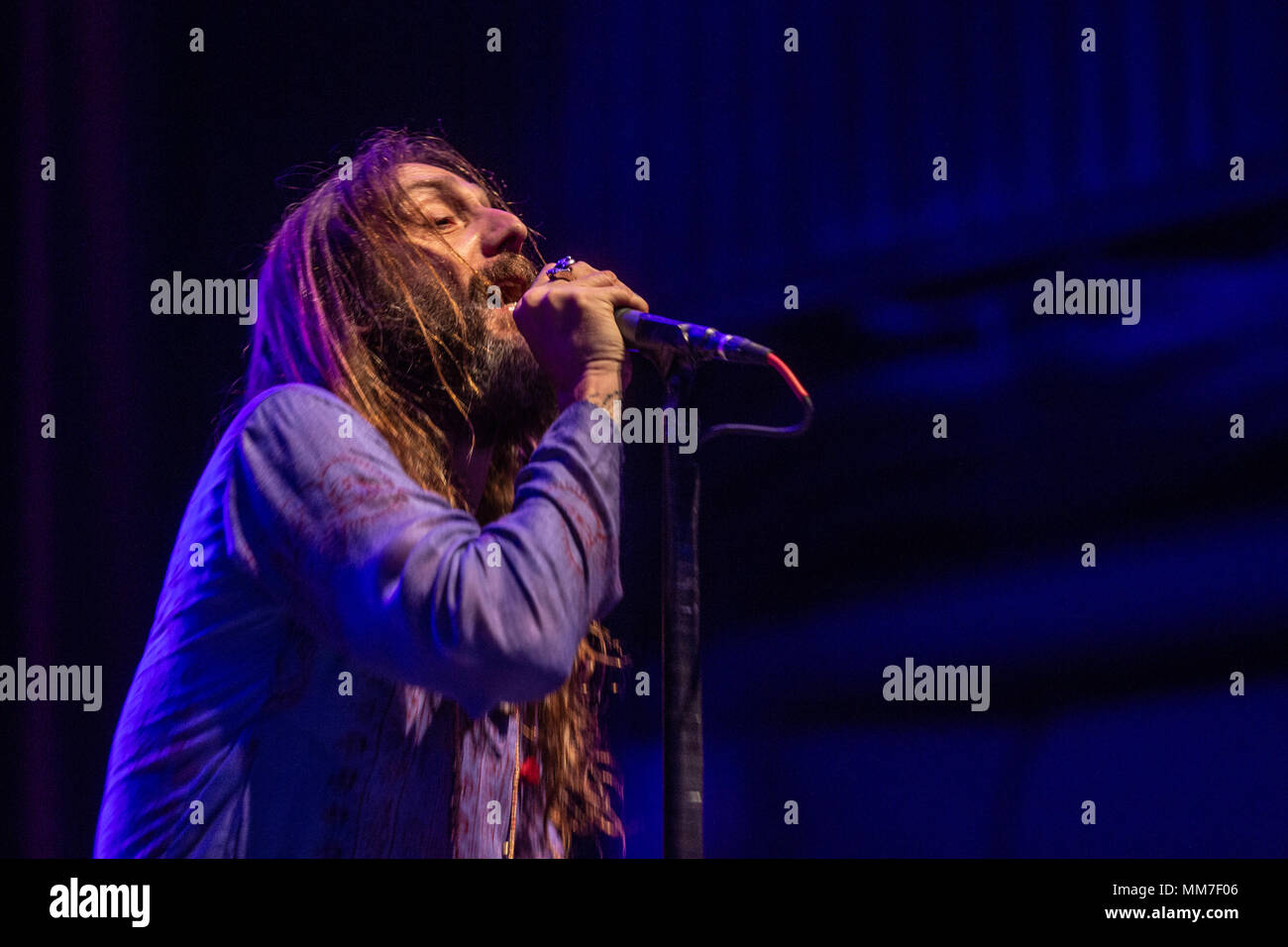 Las Vegas, NV, USA. 8 mai, 2018. ***Couverture maison*** Chris Robinson et à vol d'oiseau au Brooklyn Bowl à Las Vegas, NV, le 8 mai 2018. Pib : Crédit Photos/media/Alamy Punch Live News Banque D'Images