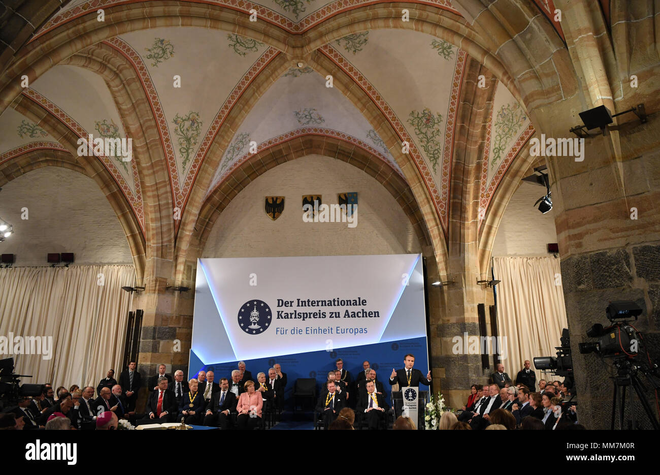 10 mai 2018, l'Allemagne, Aix-la-Chapelle : le président français Emmanuel Macron parlant après avoir reçu le prix Charlemagne. Le président français est, pour son service à l'unité européenne, qui reçoit le prix international de Charlemgane. Photo : Ina Fassbender/dpa dpa : Crédit photo alliance/Alamy Live News Banque D'Images