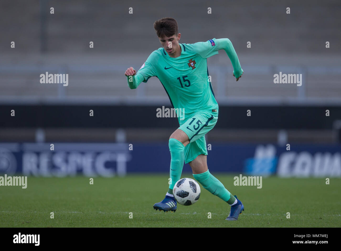 Burton upon Trent, Royaume-Uni. 10e Mau en 2018. Bernardo Silva (Portugal) en action au cours de la saison 2018 du Championnat des moins de 17 ans Groupe B match entre la Suède et le Portugal à Pirelli Stadium le 10 mai 2018 à Burton upon Trent, en Angleterre. Credit : PHC Images/Alamy Live News Banque D'Images