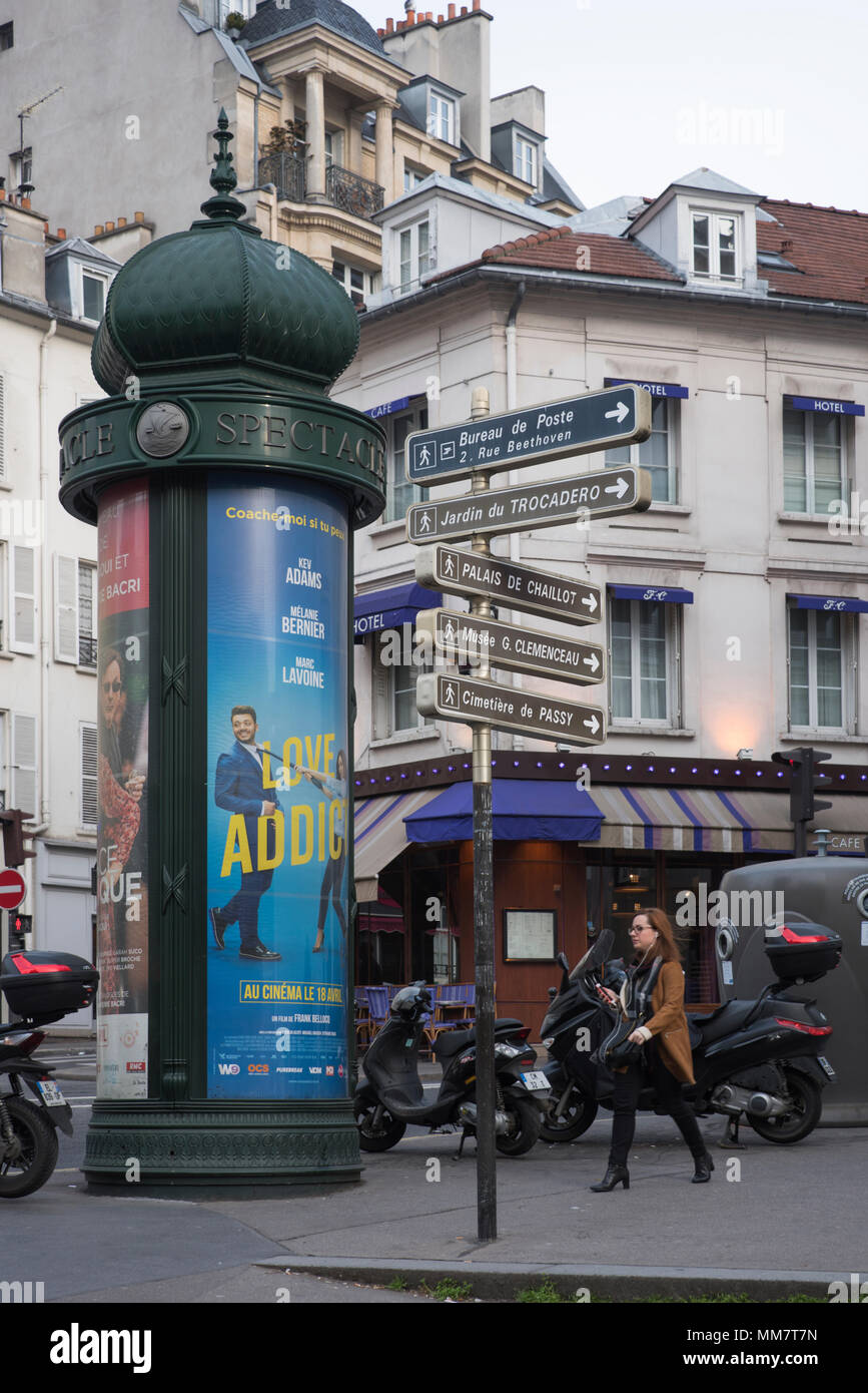 Scène de rue dans le quartier de Passy Paris Banque D'Images