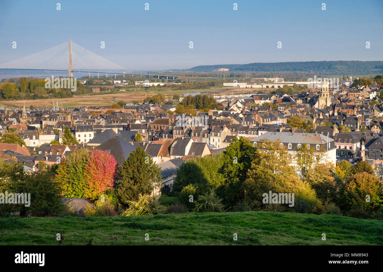 Village de terres herbeuses Honfleur pature avec en automne, Normandie, France, Europe Banque D'Images
