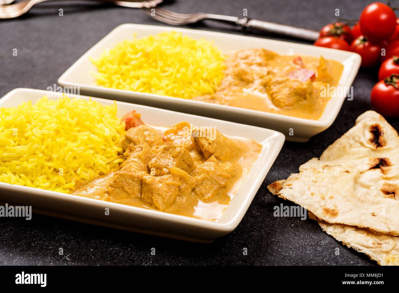 Beurre masala poulet avec riz au jasmin et chapati Banque D'Images