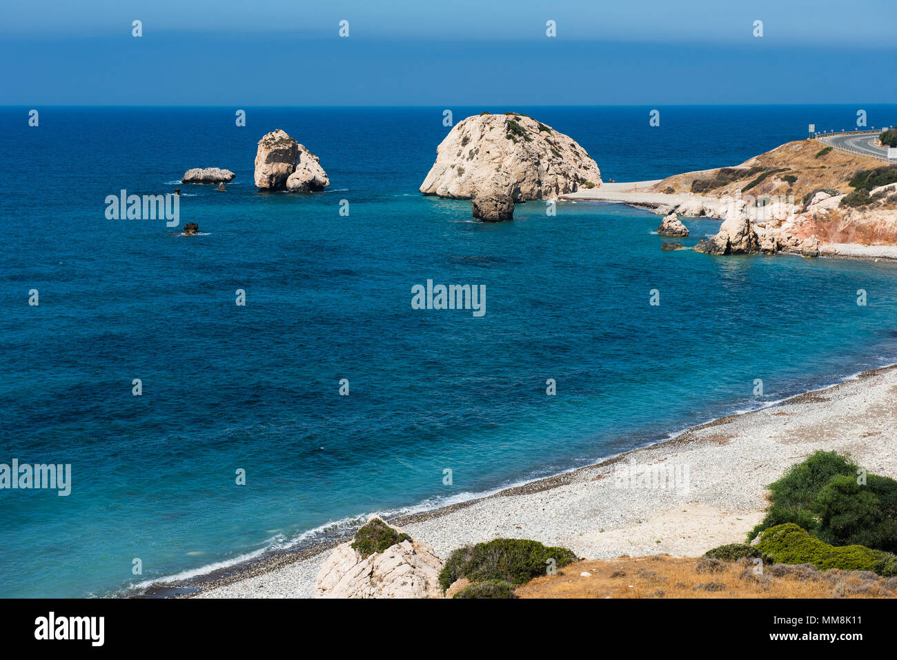 Rocher d'Aphrodite. Côte Rocheuse sur la mer Méditerranée à Chypre. Petra tou Roumiou est le lieu de naissance de la déesse Aphrodite Banque D'Images
